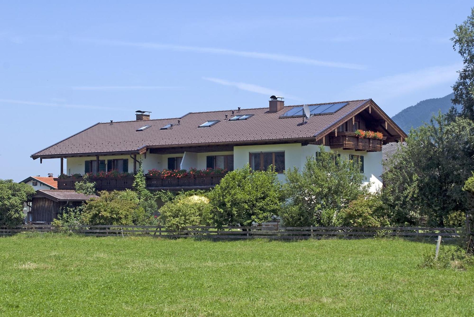 Gaestehaus Weissenbacher-Ferienwohnungen Marquartstein Exterior photo